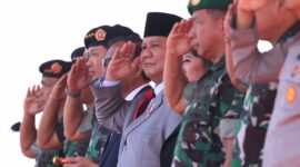 Menteri Pertahanan Prabowo Subianto dalam acara upacara penetapan Komcad di Pusdiklatpassus, Batujajar, Bandung. (Dok. Tim Media Prabowo) 
