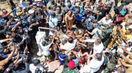 Menteri Pertahanan Prabowo Subianto di acara peresmian 16 titik air di Dusun Upunyor, Kabupaten Maluku Barat Daya (MBD). (Instagramc.om/@prabowo)