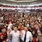 Ketua Umum Partai Gerindra Prabowo Subianto saat bersama Masyarakat. (Facbook.com/@Prabowo Subianto)
