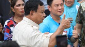 Calon Presiden Nomor Urut 2, Prabowo Subianto Mencicipi Opor Ayam Chef Bobon. (Dok. Tim Media Prabowo-Gibran)