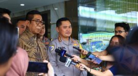 Advokat Henry Yosodiningrat bertemu dengan Kabaharkam Polri Komjen Pol Fadil Imran. (Dok. Humas.polri.go.id)