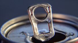 Segelas soda diet yang tampak segar, ternyata menyimpan risiko otak menua.  (Pixabay.com/BelgPix)